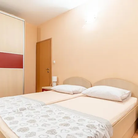 Goge Apartment Split